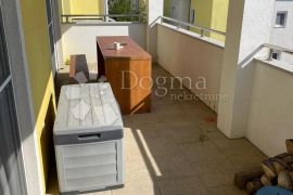 PRILIKA!! ZADAR - PLOVANIJA - DVOSOBAN STAN S PROSTRANOM TERASOM, Zadar, Apartamento