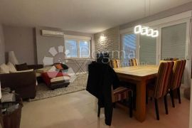 PRILIKA!! ZADAR - PLOVANIJA - DVOSOBAN STAN S PROSTRANOM TERASOM, Zadar, Apartamento