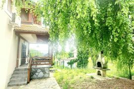 Obiteljska kuća iznad središta Samobora, Samobor, House