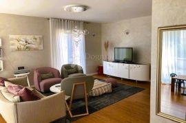 Lusuzni stan s podzemnom garažom u centru Rovinja, Rovinj, Appartment