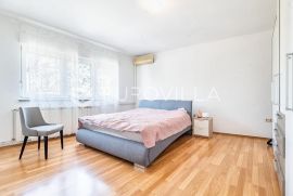 Donja Dubrava, prekrasan trosoban stan NKP 100 m2 + 2 PM, Zagreb, Apartamento