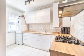 Donja Dubrava, prekrasan trosoban stan NKP 100 m2 + 2 PM, Zagreb, Apartamento