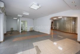 Zemun, Gornji grad, lokal od 212m2, Zemun, العقارات التجارية