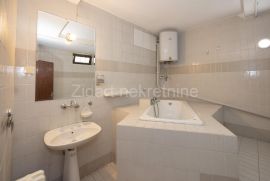 Zemun, Gornji grad, lokal od 212m2, Zemun, Ticari emlak