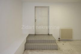 Zemun, Gornji grad, lokal od 212m2, Zemun, Poslovni prostor