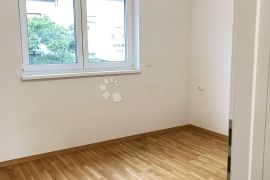 ODLIČAN STAN SA VELIKIM VRTOM, Gornja Dubrava, Appartement