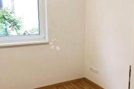 ODLIČAN STAN SA VELIKIM VRTOM, Gornja Dubrava, Appartement