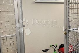 TOP STAN NA SUPER LOKACIJI, Gornja Dubrava, Apartamento