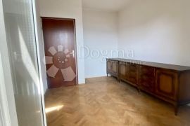 Obiteljska kuća s dva stana Kozala, Rijeka, House