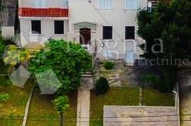 Obiteljska kuća s dva stana Kozala, Rijeka, House