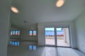 CRIKVENICA - PENTHOUSE S PANORAMSKIM POGLEDOM NA MORE, Crikvenica, شقة