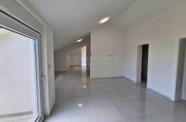 CRIKVENICA - PENTHOUSE S PANORAMSKIM POGLEDOM NA MORE, Crikvenica, شقة