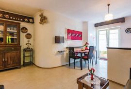 Novigrad, apartmanska kuća 700 m do mora!, Novigrad, Famiglia