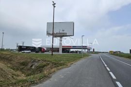 Čepin, obilaznica - uz benzinsku crpku i autocestu, zemljište 5038 m2, Čepin, Γη