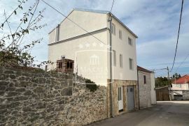 Zadar, Diklo - tipična dalmatinska kuća 120m2 u blizini mora! 255000€, Zadar, بيت