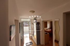 Sabunike - Apartmanska kuća s velikom okućnicom - 398000€, Privlaka, Famiglia