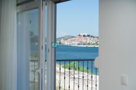 ŠIBENIK, novo, moderna namještena vila, 2. red do mora, dvorište, Šibenik, Casa