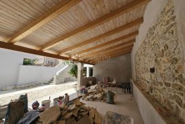 Obnovljena kamena kuća, Sutomišćica, Ugljan, Preko, Casa