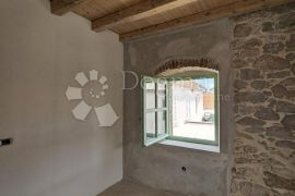Obnovljena kamena kuća, Sutomišćica, Ugljan, Preko, House