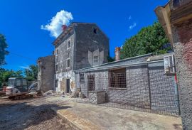 Krnica, tri objekta za renovaciju, Marčana, House