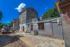 Krnica, tri objekta za renovaciju, Marčana, House