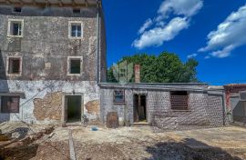 Krnica, tri objekta za renovaciju, Marčana, Дом