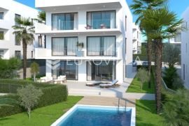 Čiovo, prekrasan stan u prizemlju novogradnje s bazenom, Trogir, Appartment