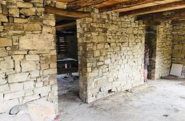Kuća Kuća samostojeća stara za rekonstrukciju , blizina mjesta Motovuna., Motovun, Ev