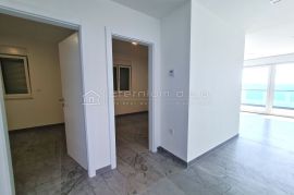 PRIZEMLJE SA BAZENOM I POGLEDOM - NEPROCJENJIVO!!!!, Crikvenica, Appartement