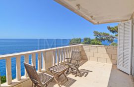 JEDINSTVENO! Komforan stan cca 180 m2 na top poziciji 1. red uz more s prekrasnim pogledom na pučinu, Dubrovnik, Apartamento