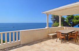 JEDINSTVENO! Komforan stan cca 180 m2 na top poziciji 1. red uz more s prekrasnim pogledom na pučinu, Dubrovnik, Appartement