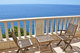 JEDINSTVENO! Komforan stan cca 180 m2 na top poziciji 1. red uz more s prekrasnim pogledom na pučinu, Dubrovnik, Appartment