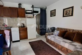 OTOK KRK, LINARDIĆI - lijepa kuća s pet apartmana, Krk, Kuća