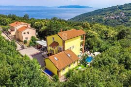 OPATIJA okolica, prekrasna vila s bazenom i pogledom na more u mirnom okuženju, prodaja, Opatija, Дом