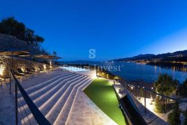 OPATIJA, vrhunski stan 1S+DB, s vrtom u luksuznom resortu 1. red do mora! (AP7), Opatija, Stan