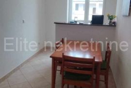 PULA, centar -prodaja , uređen jednosoban stan, 33m2, blizina Arene, Pula, Appartement