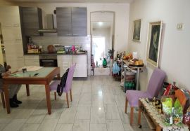 Rijeka, Krnjevo - prodaja stana u prizemlju zgrade od 52m2!, Rijeka, Flat