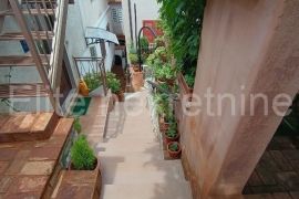 Istra,Rovinj,CENTAR- 2 apartmana i studio app s terasom i vrtom! 82 m2, Rovinj, Wohnung