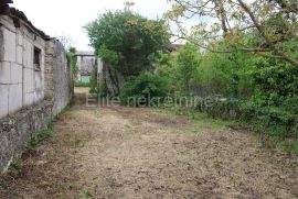 Istra, Žminj- prodaje se starina s bunarom i okućnicom od 400m2, Žminj, House