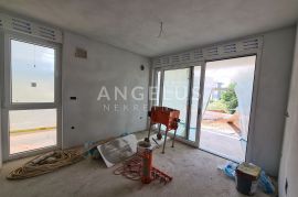 Istra, Pula - dvosobni stan u prizemlju 63m2 sa dvorištem 160m2, Pula, Apartamento