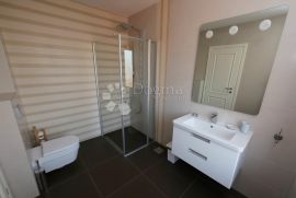 EXKLUZIVNO!! Apartman prvi red do mora, Novi Vinodolski, Διαμέρισμα