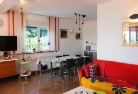 Apartmanska kuća s bazenom i panoramskim pogledom, okolica Opatije, Opatija - Okolica, Famiglia