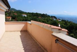 Apartmanska kuća s bazenom i panoramskim pogledom, okolica Opatije, Opatija - Okolica, Kuća