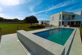 Moderna kuća s bazenom i potpunom privatnošću, Marčana, Famiglia