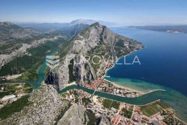 Omiška rivijera, Duće građevinsko zemljište 1.870m2, 200 m od mora, Omiš, Tierra