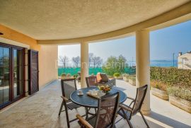 Medulin - Luksuzna klasična vila 50 metara od plaže!, Medulin, بيت