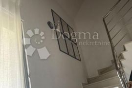 Apartman 112m2 prvi red do mora POVLJANA, Povljana, Appartement