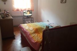 Russanova-veliki stan s dvorištem, Maksimir, Appartement