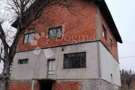 Kuća sa placem od 6191 m²,Macute,Vocin,Slatina okolica, Slatina, بيت