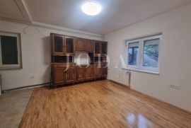 Novi Vinodolski, stan sa garažom i okućnicom, Novi Vinodolski, Appartement